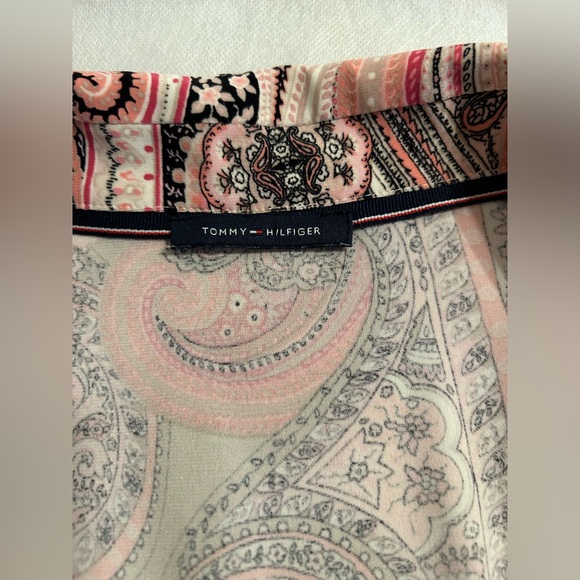 Tommy Hilfiger sleeveless, button down, pink paisley top. - Picture 9 of 11